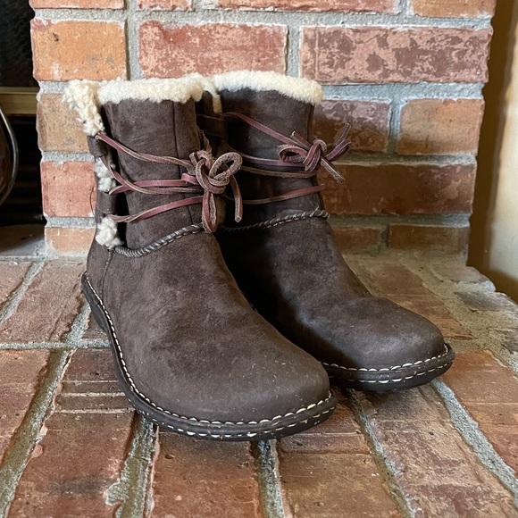 Ugg Shoes | Ugg Caspia Brown Shearling Boots | Color: Brown | Size: 8 | Hursthouseco's Closet